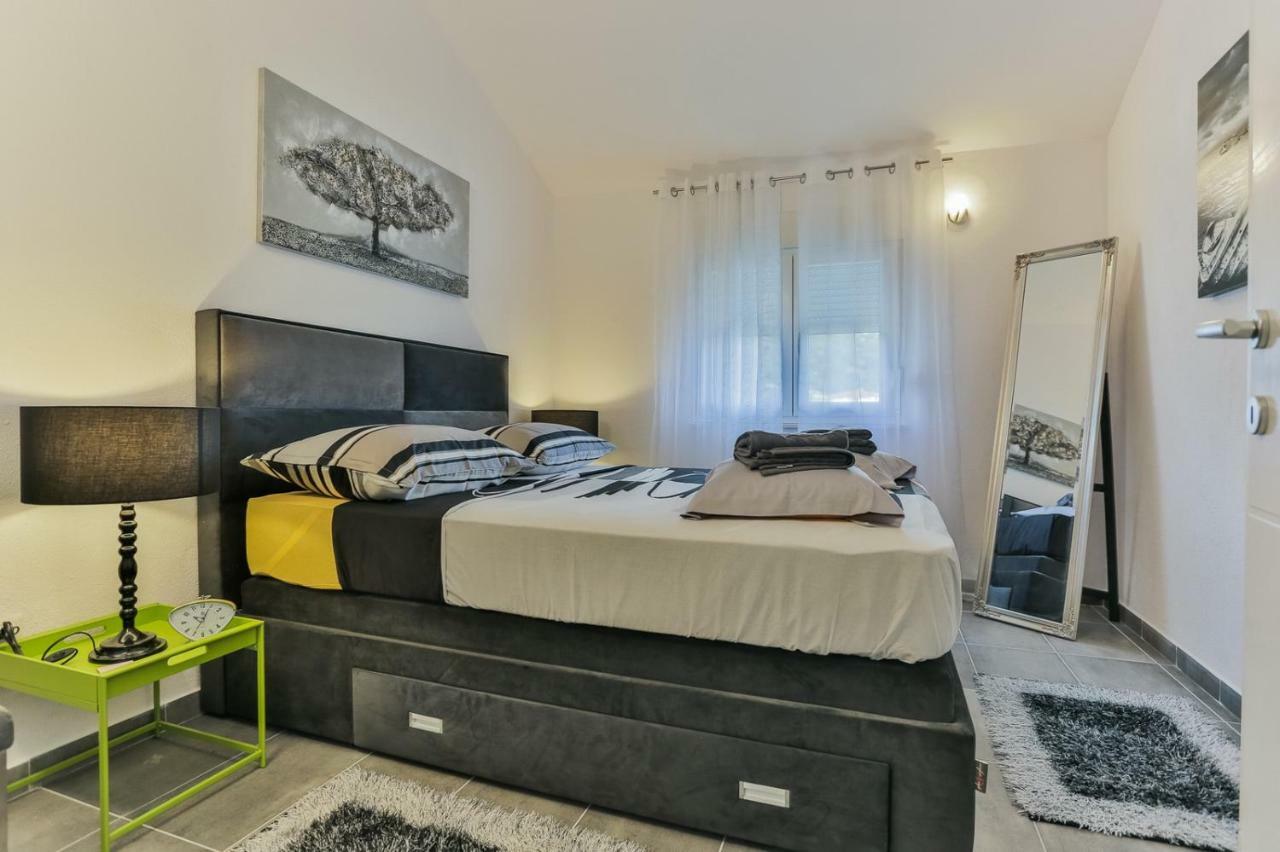 Villa Scandalli Sevid Exterior photo